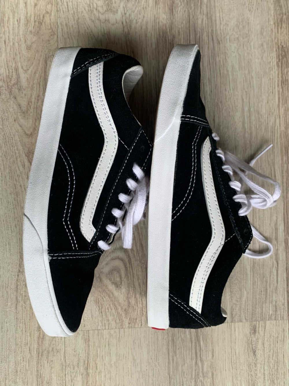 Vans Old Skool Black and White sueded Low-Top sneakers - Picture 6 of 12